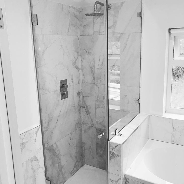 Fitted shower cubicle